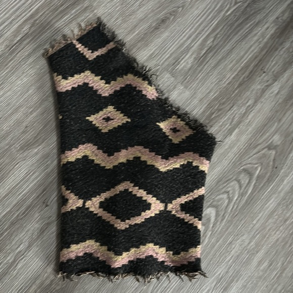 Wilfred Aritzia Merino Wool Triangle Scarf - Picture 6 of 7